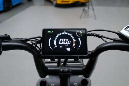 Vélo hybride électrique : mi-vélo, mi-scooter, 100 % fun ! image 4