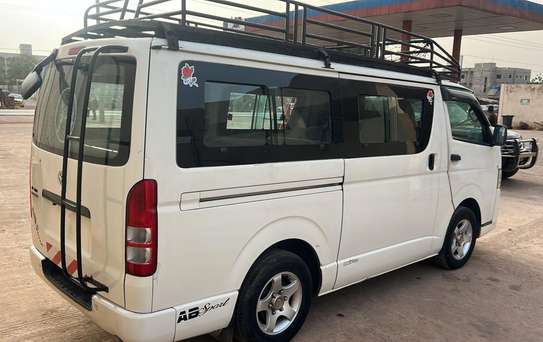 Toyota mini car Année 2015 image 4