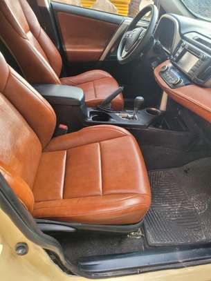 Toyota Rav4 2015 image 9