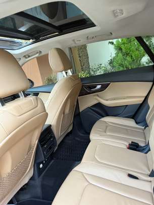 Audi Q8 2021 image 8