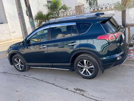 Toyota RAV4 image 9