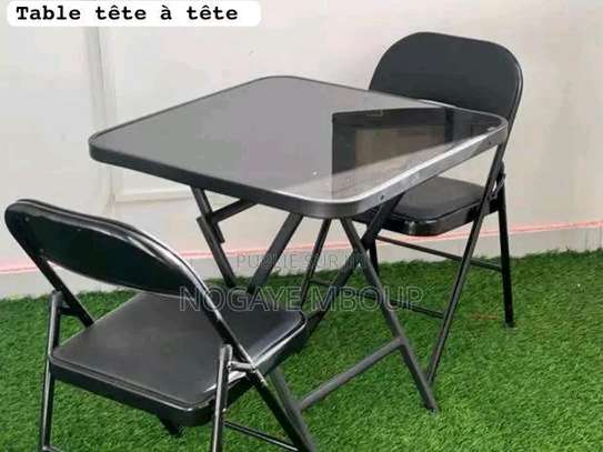 Table tête à tête avec 2 chaises pliables image 1