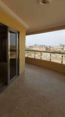 Villa R+2 aux Almadies image 4