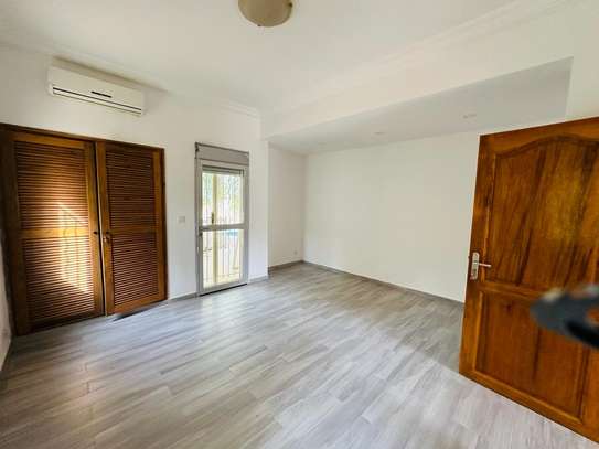 Villa avec piscine  à Louer aux Almadies image 3