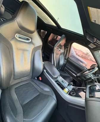 Range Rover SVR image 2