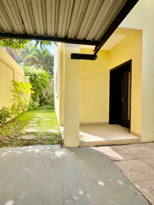 Villa R+1 à louer à Fann Residence image 12