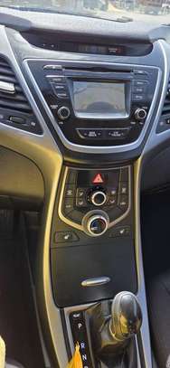 Hyundai elantra image 3