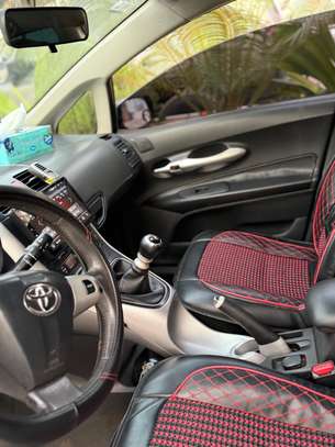 Toyota Auris image 8