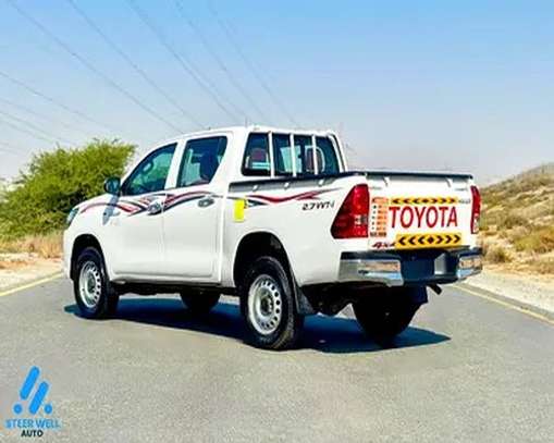TOYOTA HILUX 2022 image 2