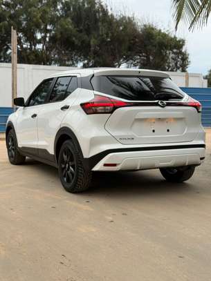 NISSAN KICKS image 4