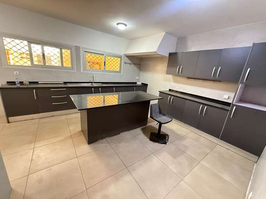 Villa 5 chambres à louer au Point E image 12
