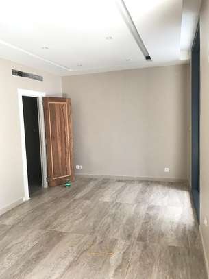 Duplex disponible avec terrasse image 1