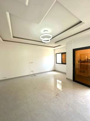 Appartement de type F3 à louer au mamelle cité mbackiou Faye image 9