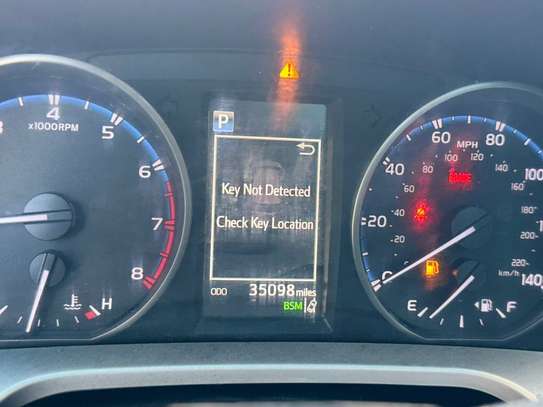 Toyota RAV4 2017 image 5