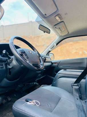 Toyota hiace 2017 image 10