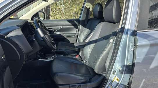 Mitsubishi Outlander image 15