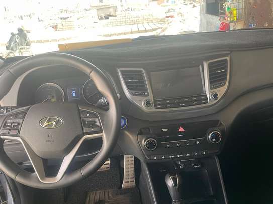 HYUNDAI TUCSON 2018 image 12