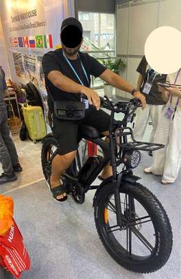 Vélo hybride électrique : mi-vélo, mi-scooter, 100 % fun ! image 1
