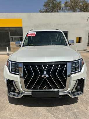 Mitsubishi Pajero 2016 image 1
