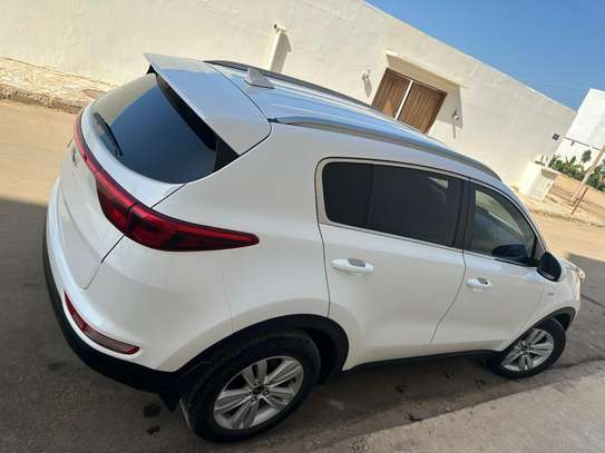 Kia Sportage SUV Compact Blanc élégant image 7