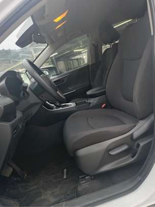 Toyota Rav 4 2021 image 5