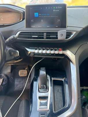 Peugeot 308 Berline Compacte Noir Style et Performance image 4