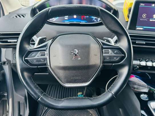 Peugeot 3008 2019 image 12