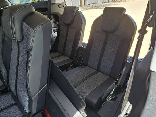 Peugeot 5008 image 2