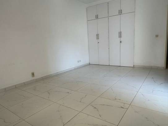 Villa F8 R+1 à Ngor-Almadies image 14