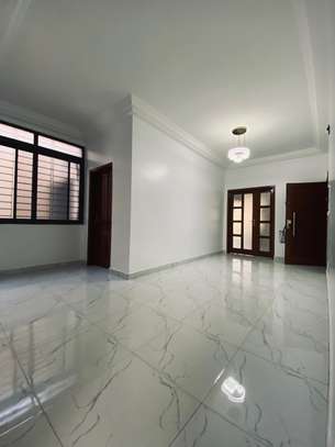 Bel appartement à la sicap baobab image 9