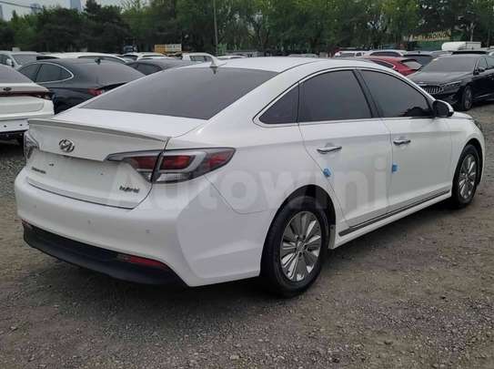 Hyundai LF Sonata Hybrid 2017 image 2