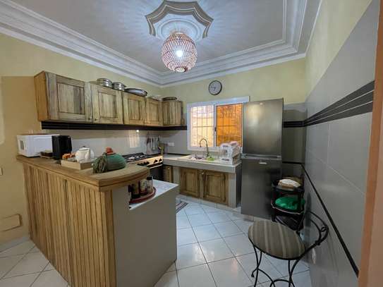 À VENDRE – Belle Villa Meublée avec Piscine à Saly Carrefour image 3