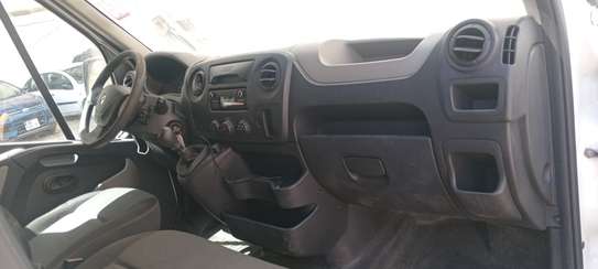 Renault Master utilitaire blanc robuste et spacieux image 4