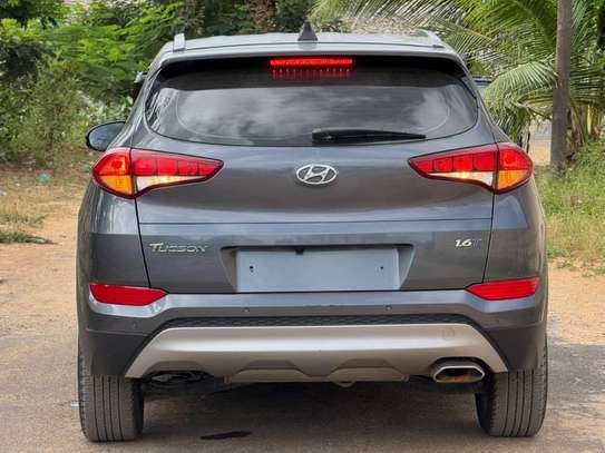 HYUNDAI TUCSON FULL OPTIONS image 4