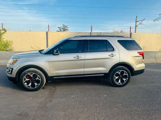 Ford Explorer image 2