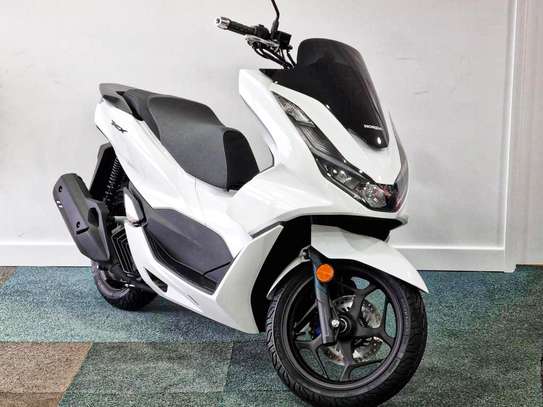 Moto Honda PCX 2022 toute neuve avec commande image 6