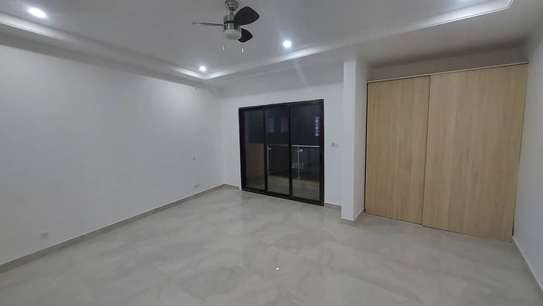 Villa R+2 à louer aux Almadies ! image 3
