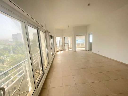 Opportunité spacieux F4 transformable Point E image 8