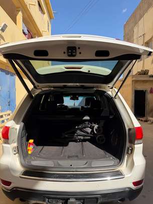 Jeep Grand Cherokee image 4