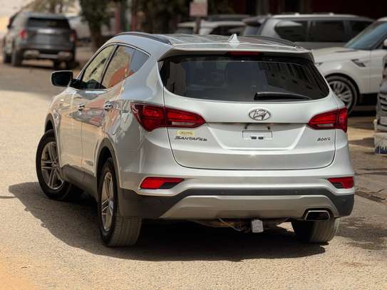 Hyundai santa fe image 3