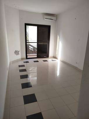APPARTEMENT F4 A LOUER A NGOR EN FACE DU STADE image 6