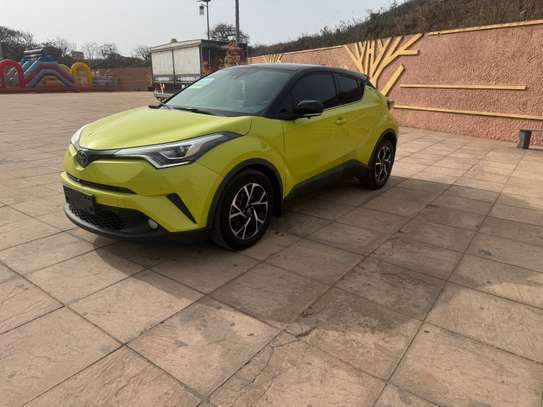 Toyota C-HR SUV Compact vert Fluo Vif Maniable image 4