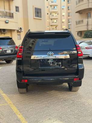 Toyota Land cruiser prado image 3