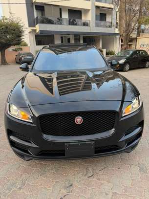 Jaguar f pace 2018 image 15
