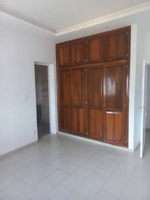 Bel appartement aux almadies ( derrière Philippe Moris ) image 15