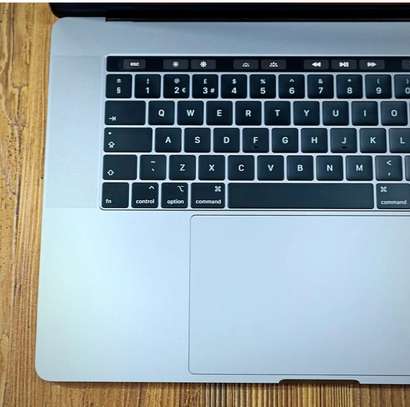 MacBook Pro i7 2019(16 pouces) image 5