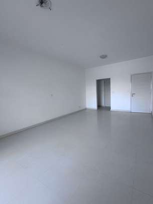 Appartement f4 en location en Almadies image 6