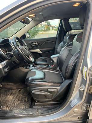 Jeep Cherokee Trail hawk image 11