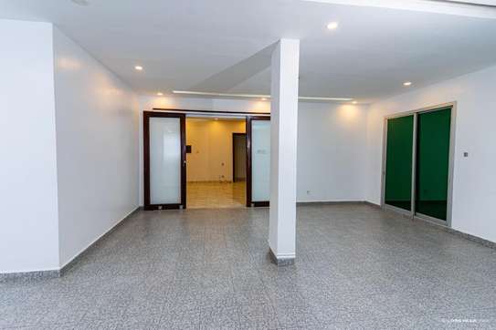 APPARTEMENT 5 CHAMBRES SALON MERMOZ 3 EME ETAGE image 5