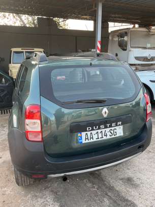 Renault Duster SUV compact noir robuste image 4